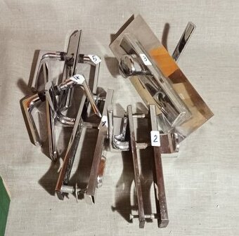 Bezpečnostní dveřní kování kliky dveře asi Rostex?