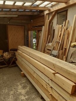 Hoblované trámky na přístřešek pergolu