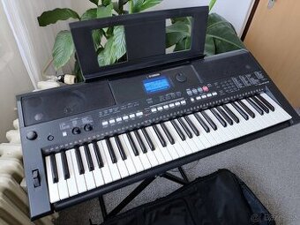 Klávesový nástroj Yamaha PSR e433 skvělý stav