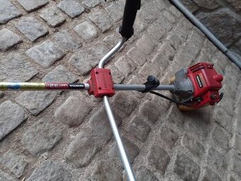 Křovinořez UMT 32D