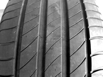 Sada nebo 2ks pneu 235/55 R17: