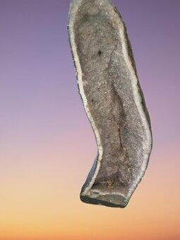 Ametystová geoda sedá