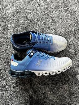 on Running model Cloudflow. Velikost 39