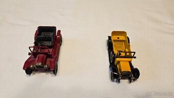 Dvě Matchbox autíčka