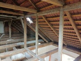 11m stropní trámy a krov