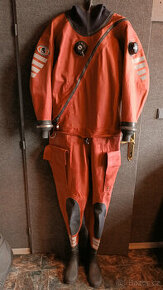 Potápěčský suchý oblek URSUIT + podoblek + Kubi rukavice