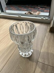 skleněná váza broušené sklo