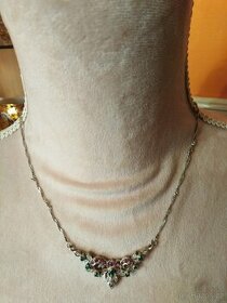 Stříbrný náhrdelník s kamínky