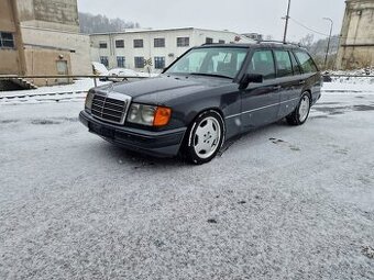 Mercedes W124 300TE, motorizace 300E benzinový šestiválec s
