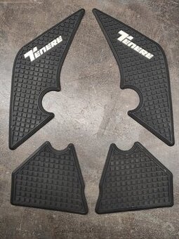 Gripy na boční panely Yamaha Tenere 700