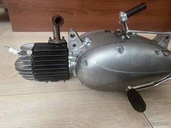 Jawa pionýr motor koupě