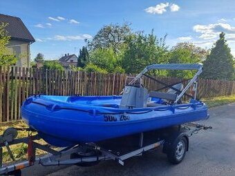 Plastova motorova lod FunYak motor Yamaha 20hp