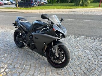 Yamaha r1 - 1
