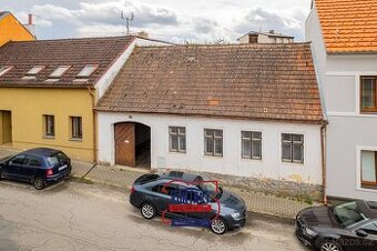 Prostorný rodinný dům 3+kk s větší zahradou v Trhových Svine - 1