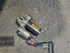 Bmw f11 rok 2011 3.0 150kw starter