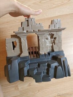 Propadliště k hradu Playmobil