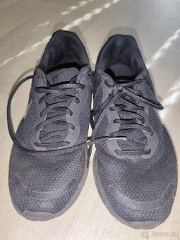 Tenisky Nike 42,5