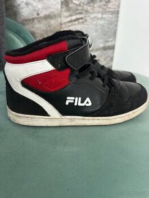 Vyteplené kotníčkové tenisky Fila vel. 34