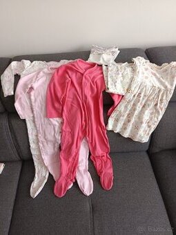 Pyžama, trička a šaty