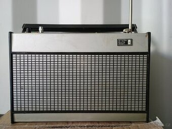 Staré přenosné rádio tranzistorák Stern Elite 2001
