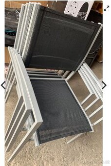 Nové hliníkové stohovatelné židle