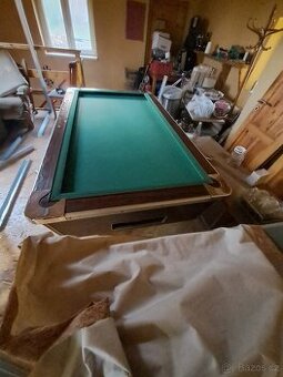 Kulečníkový stůl