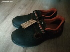 Pracovní obuv s ocelovou špicí vel.40