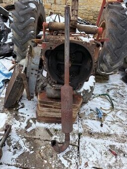 Prodám výfuk na zetor s kolenem