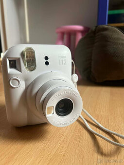 INSTAX MINI 12, WHITE - Instantní fotoaparát