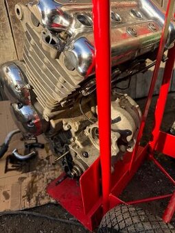 Motor triumph thunderbird 900