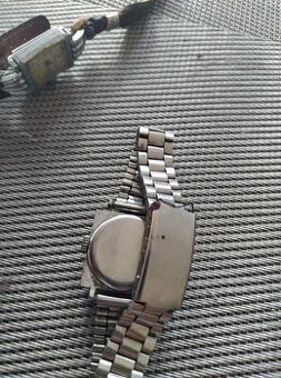 Prodám staré natahovací hodinky