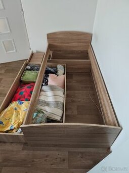 Jednolůžková postel