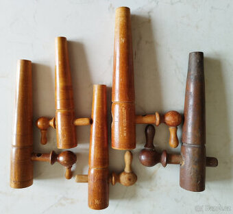 Staré dřvěné pípy na sudy
