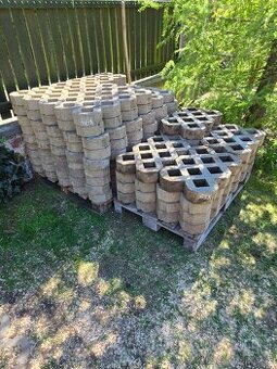 Zatravňovací  dlažba