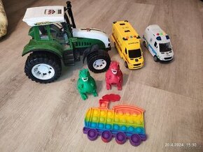 Hračky traktor,sanitka,policie,mašinka, relaxační dinosaurus