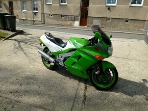 Kawasaki ZX10 - 1