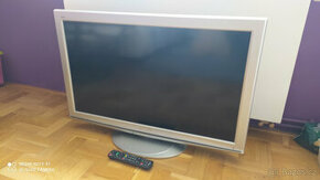 TV Panasonic 97 cm stříbrná