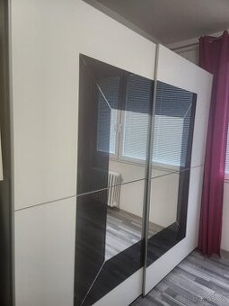 Šatní skříň 220x210x58cm