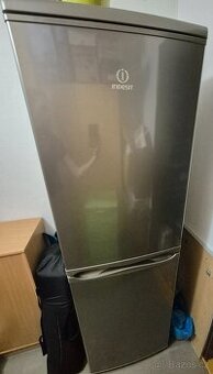Lednička Indesit