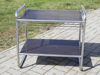 Chromovaný funkcionalistický stolek