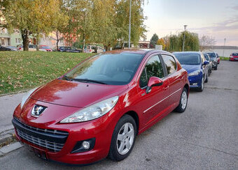 Poeugeot 207 1.4 benzín 70kw, 2011,najeto 105 000km SPORTIUM