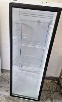 Prosklená lednice Snaige