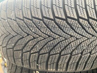 Zimní pneu 215/45/R18 Nexen