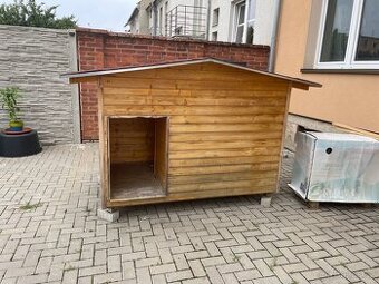 Velká zateplená psí bouda