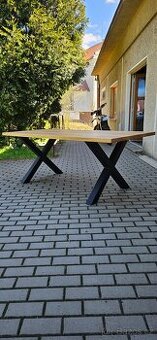 Dubový stůl
