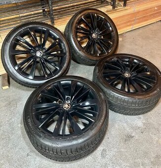 ALU Kola ŠKODA 5x112 R19 ACAMAR ZÁNOVNÍ Zimní Pneu 235/40/19