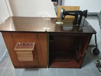 Starožitný šicí stroj Minerva