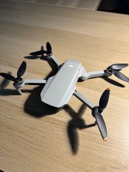 DJI Mini 2 Fly More Combo – málo létaný - REZERVACE