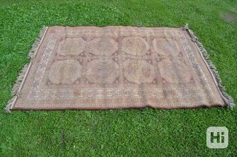 hnedy Anglicky koberec 139x 170 cm + trasne pouzity dobry KR
