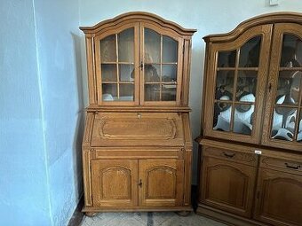 142 Rustikální výklopný sekretář skleník frézovaný masiv